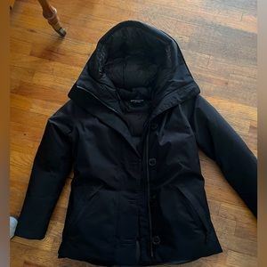 Patagonia Women’s Frozen Range GorTex jacket size small. Like new.